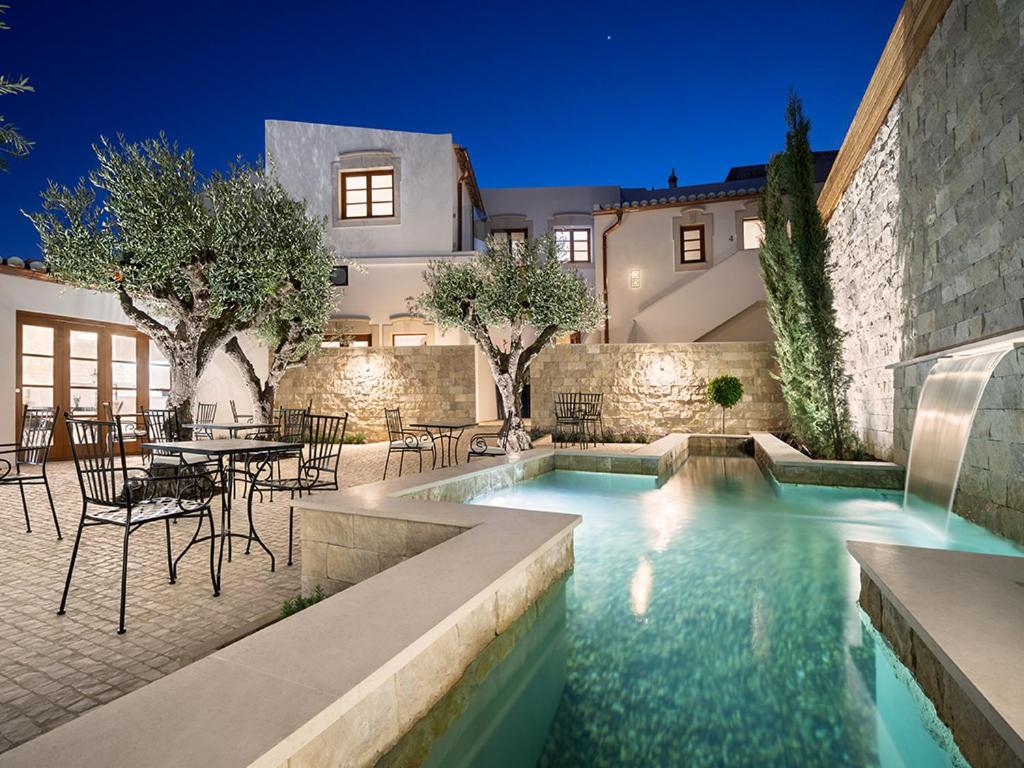 Eleven Boutique House And Garden Bed & Breakfast Boliqueime